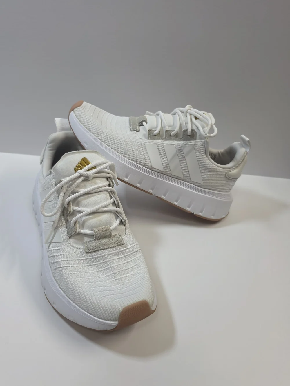 Adidas Swift Run 23 Women's White Gold Athletic Running Sneakers Size 8 IG4715 - Picture 2 of 9